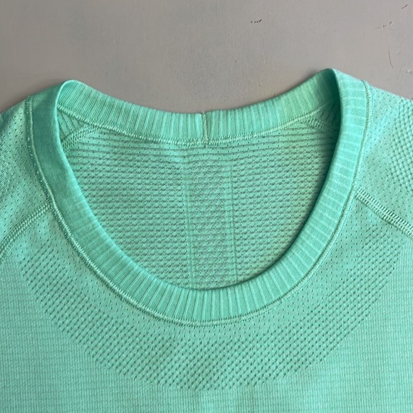 Lululemon’s Swiftly Tech Crew T in lime green (size 6) - Picture 2 of 10